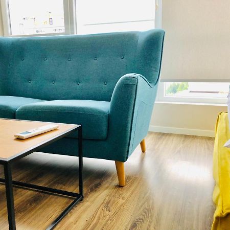 Turquoise And Magenta Apartment صوفيا المظهر الخارجي الصورة